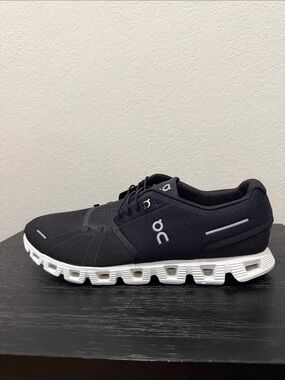 On Cloud 5 Running Men's Size 12.5 Athletic Shoe in Black / White Excellent Cond